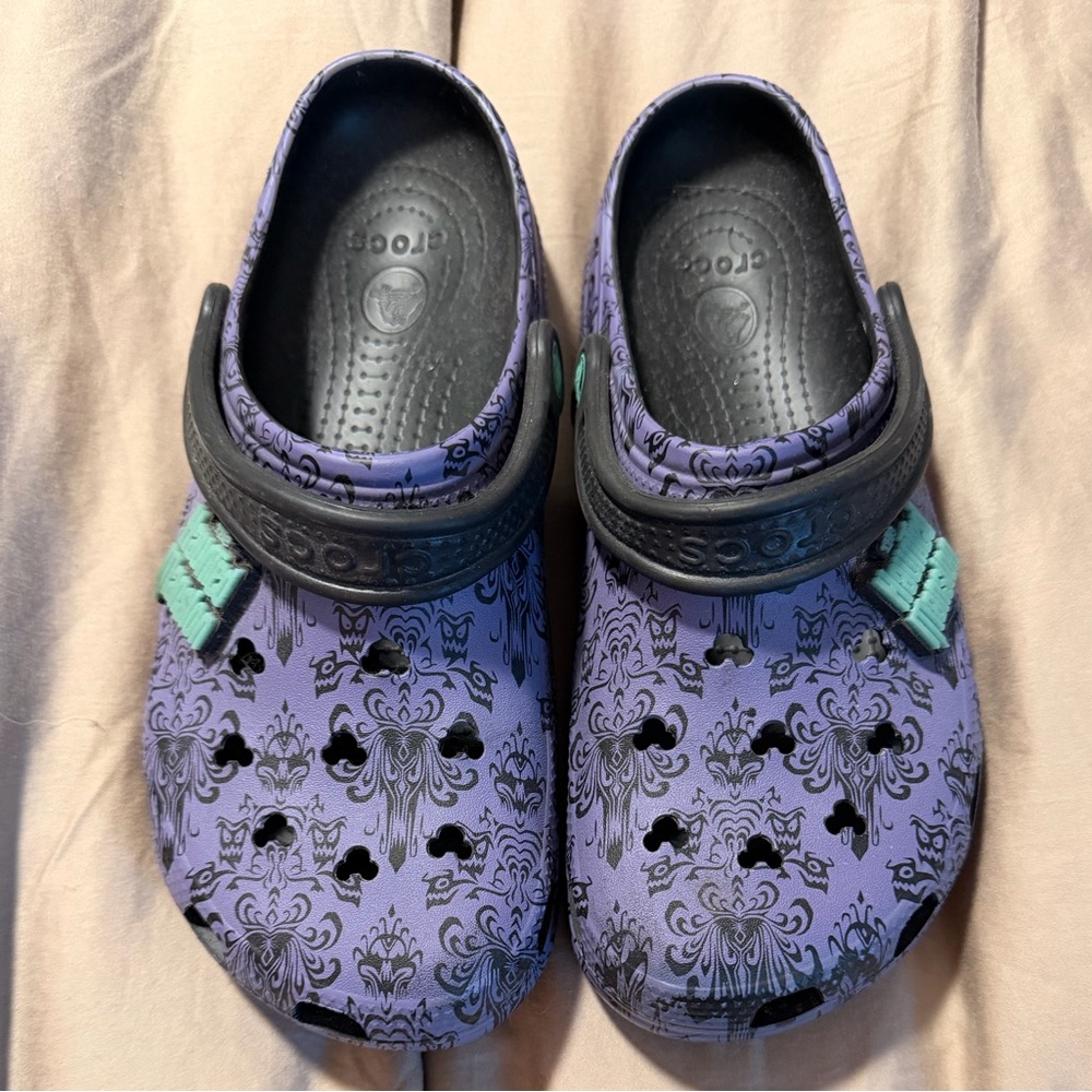 CROCS Disney Exclusive Haunted Mansion Print